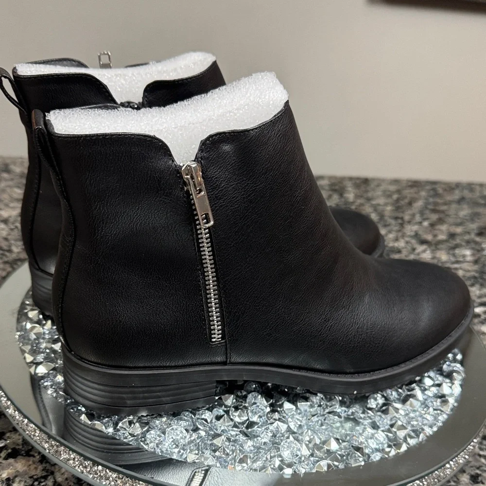 Style & Co. Black Ankle Booties with Side Zipper NWOT 10